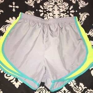Women’s Nike temp run shorts
